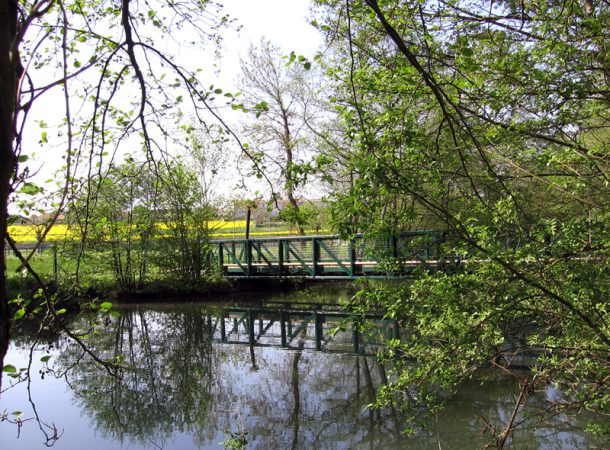 Passerelle du bourg de la commune de la Crèche