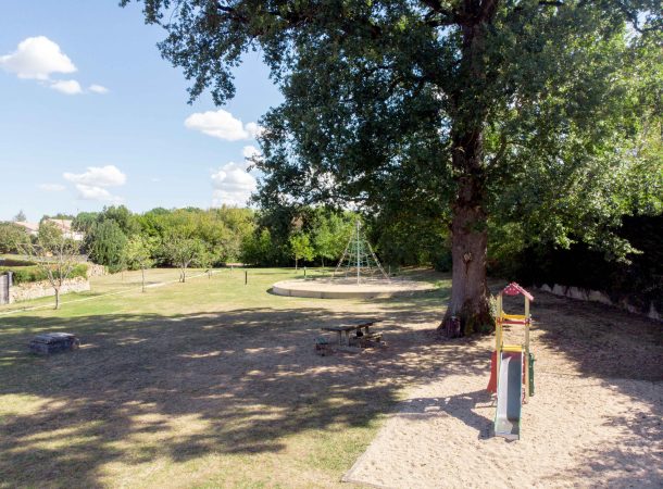 Aire de jeux pour enfants à Mougon