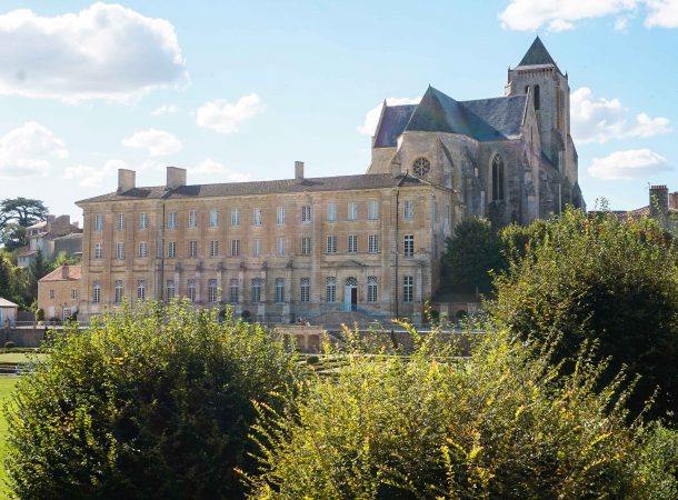 Vue sur l'Abbaye Royale de Celles sur Belle