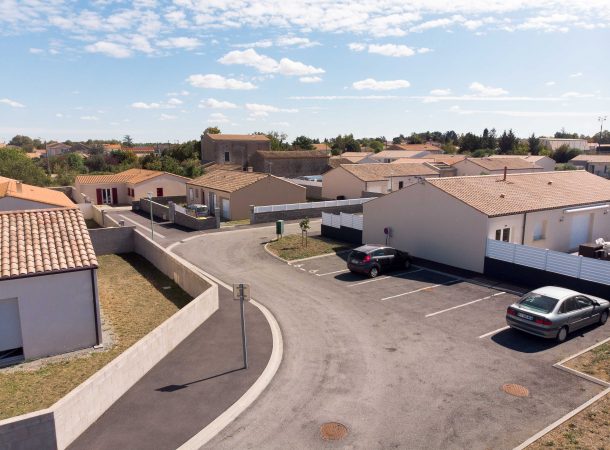 Allée de circulation et parking du lotissement La Chaume