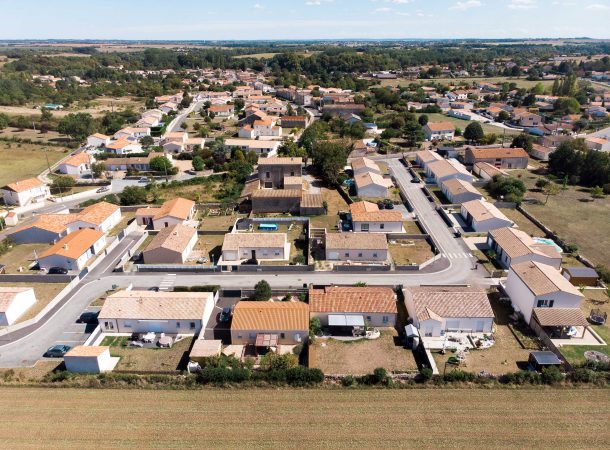 Vue dégagée de l'ensemble du lotissement La Chaume