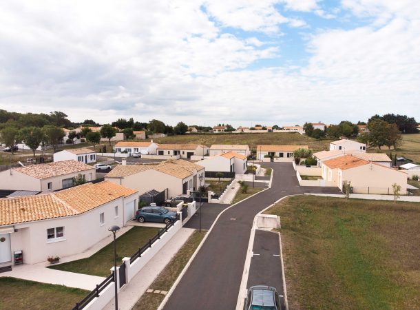 Voieries finalisées et pavillons construits sur le lotissement Le Bosquet des Frênes